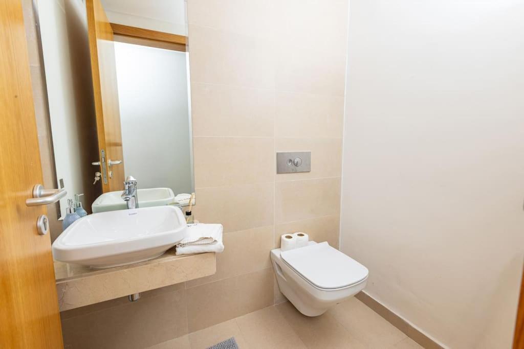 Modern 2Br Retreat In Marina Sale Luxury Living Daire Hajja Dış mekan fotoğraf